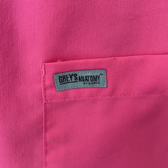 Greys anatomy scrub top. Size small. Pink - Picture 2 of 5